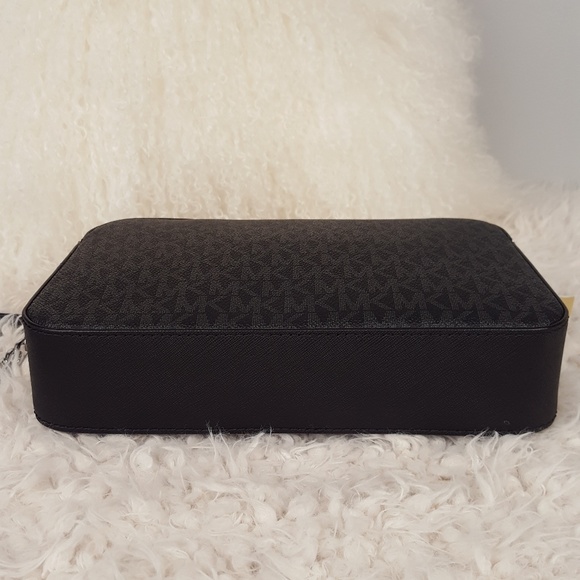 SOLD NWT Michael Kors LG crossbody bag Black - Picture 5 of 7